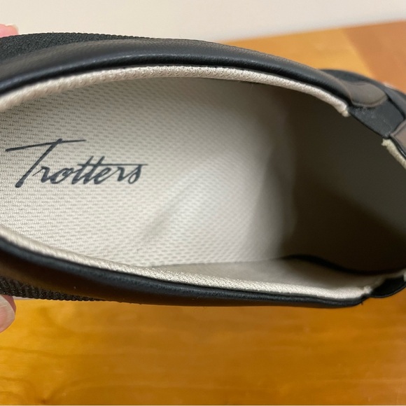 Trotters Alright black mesh slip on sneakers 11W - Picture 8 of 11